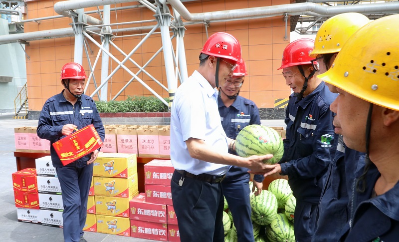 送清涼 聚合力 解難題 鼓干勁——張超暉走進基層慰問一線職工并調(diào)研指導工作